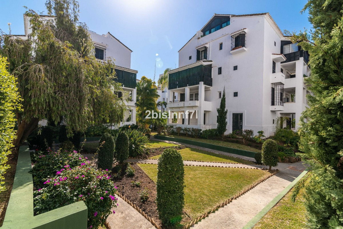 3 Bed Apartment for sale in Elviria Costa Del Sol, Málaga, Spain