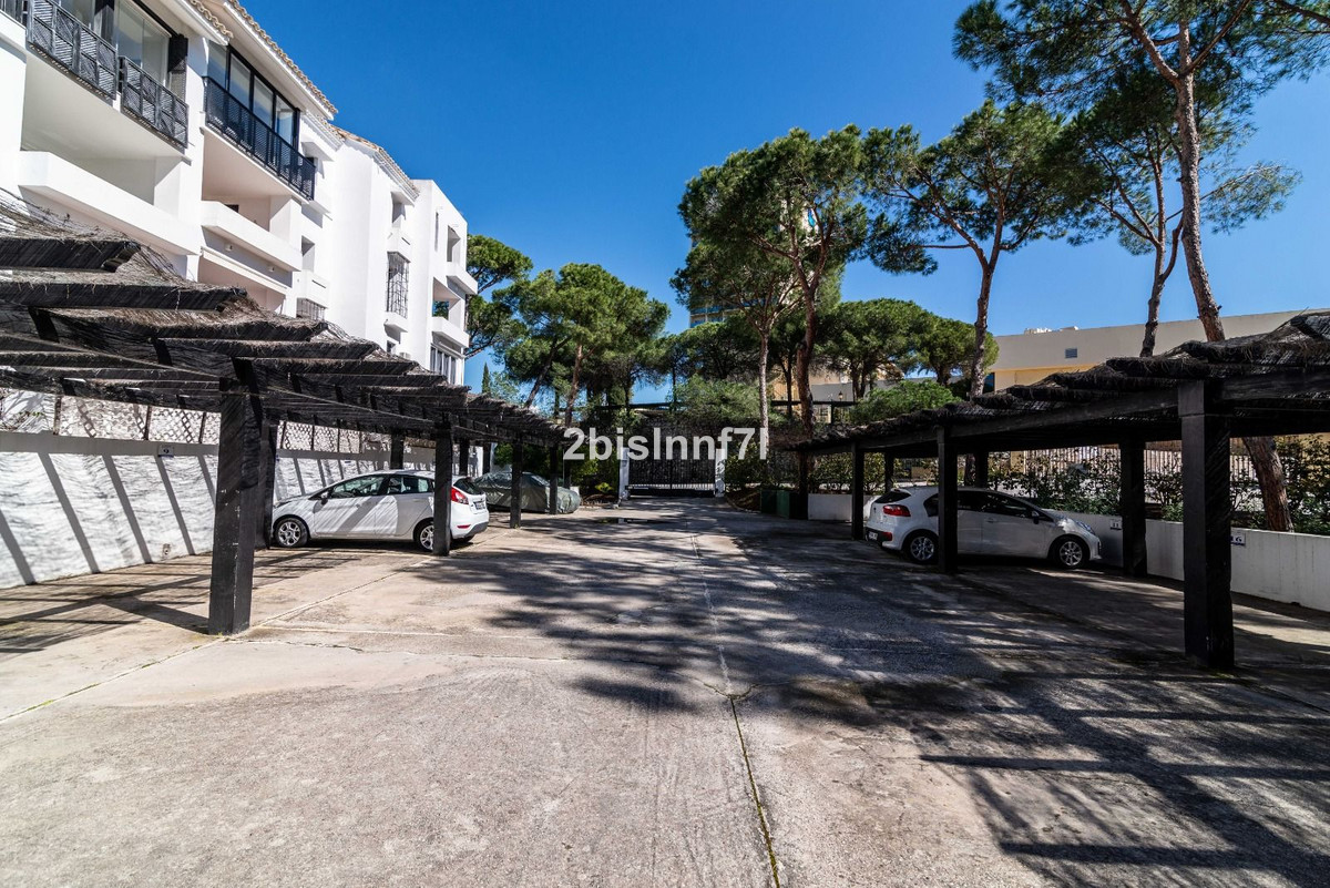 3 Bed Apartment for sale in Elviria Costa Del Sol, Málaga, Spain