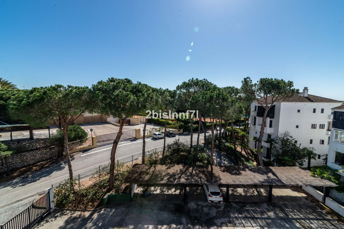 3 Bed Apartment for sale in Elviria Costa Del Sol, Málaga, Spain