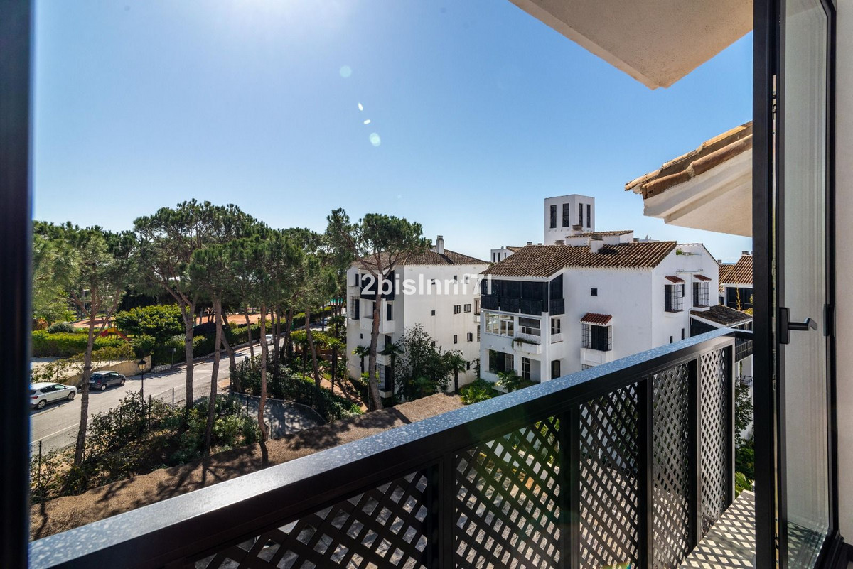 3 Bed Apartment for sale in Elviria Costa Del Sol, Málaga, Spain