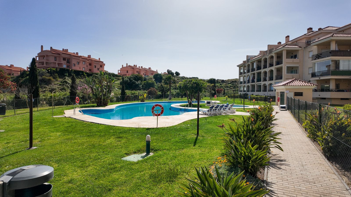 Se vende Apartamento Planta Media de 2 dormitorios en Costa Del Sol, Málaga, España