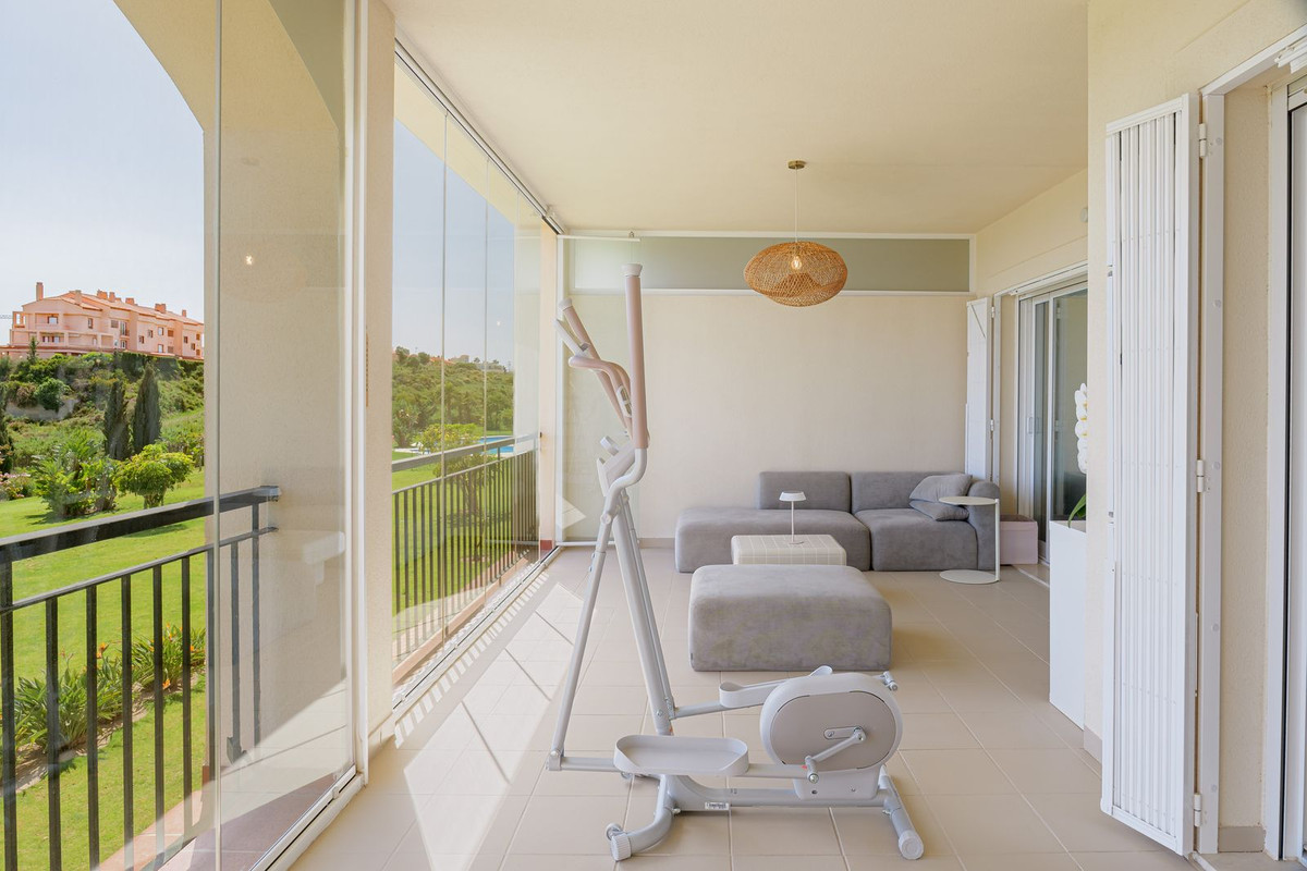 Se vende Apartamento Planta Media de 2 dormitorios en Costa Del Sol, Málaga, España
