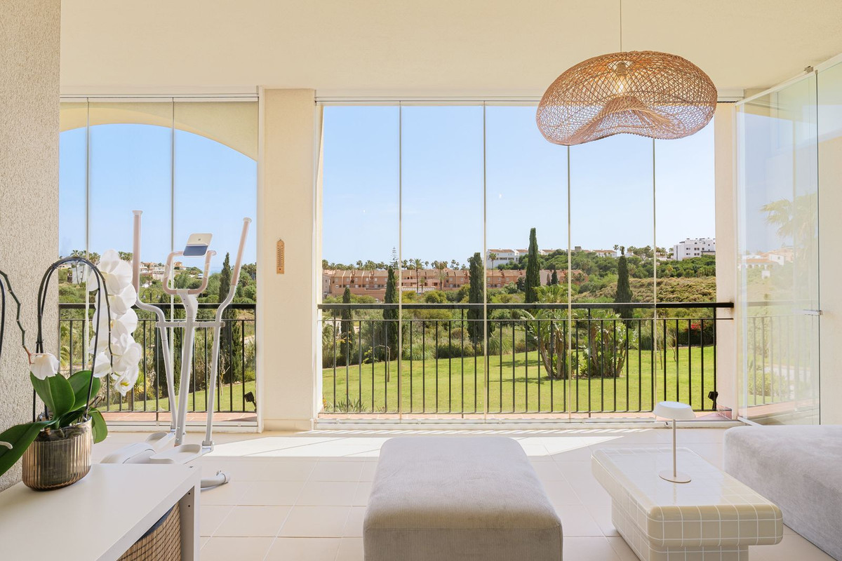 Se vende Apartamento Planta Media de 2 dormitorios en Costa Del Sol, Málaga, España
