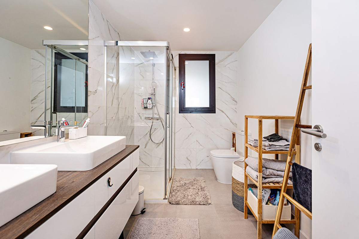 2 Bed Apartment for sale in Selwo Costa Del Sol, Málaga, Spain