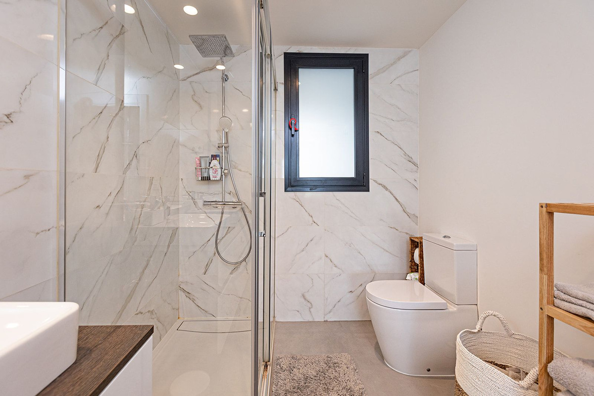 2 Bed Apartment for sale in Selwo Costa Del Sol, Málaga, Spain