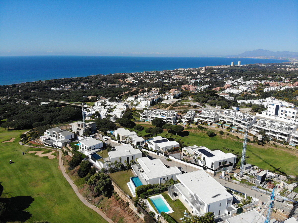 3 Bed Apartment for sale in Cabopino Costa Del Sol, Málaga, Spain