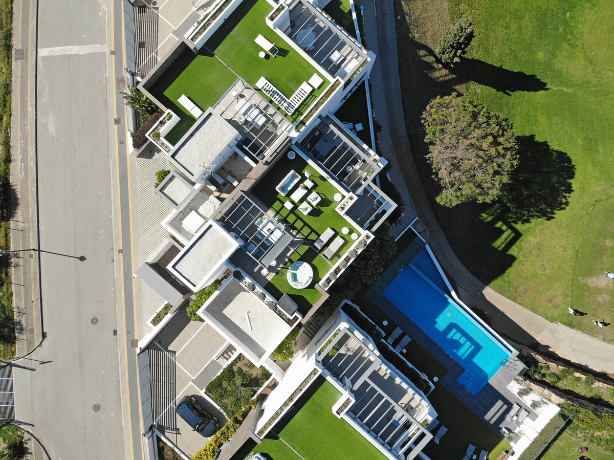 3 Bed Apartment for sale in Cabopino Costa Del Sol, Málaga, Spain