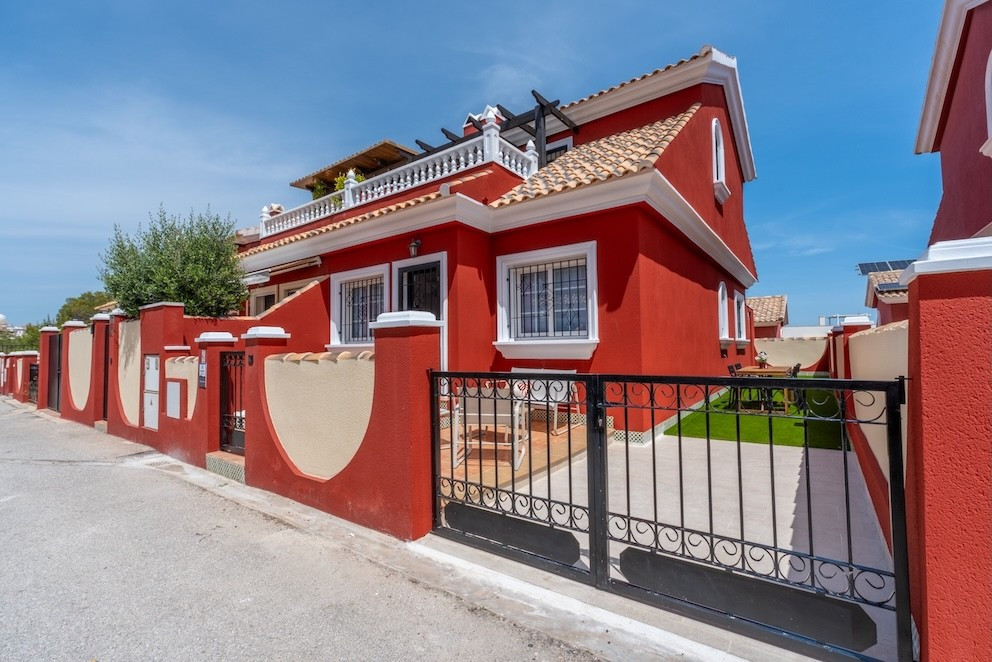 Se vende Villa - Chalet de 3 dormitorios en Costa Blanca, Alicante, España