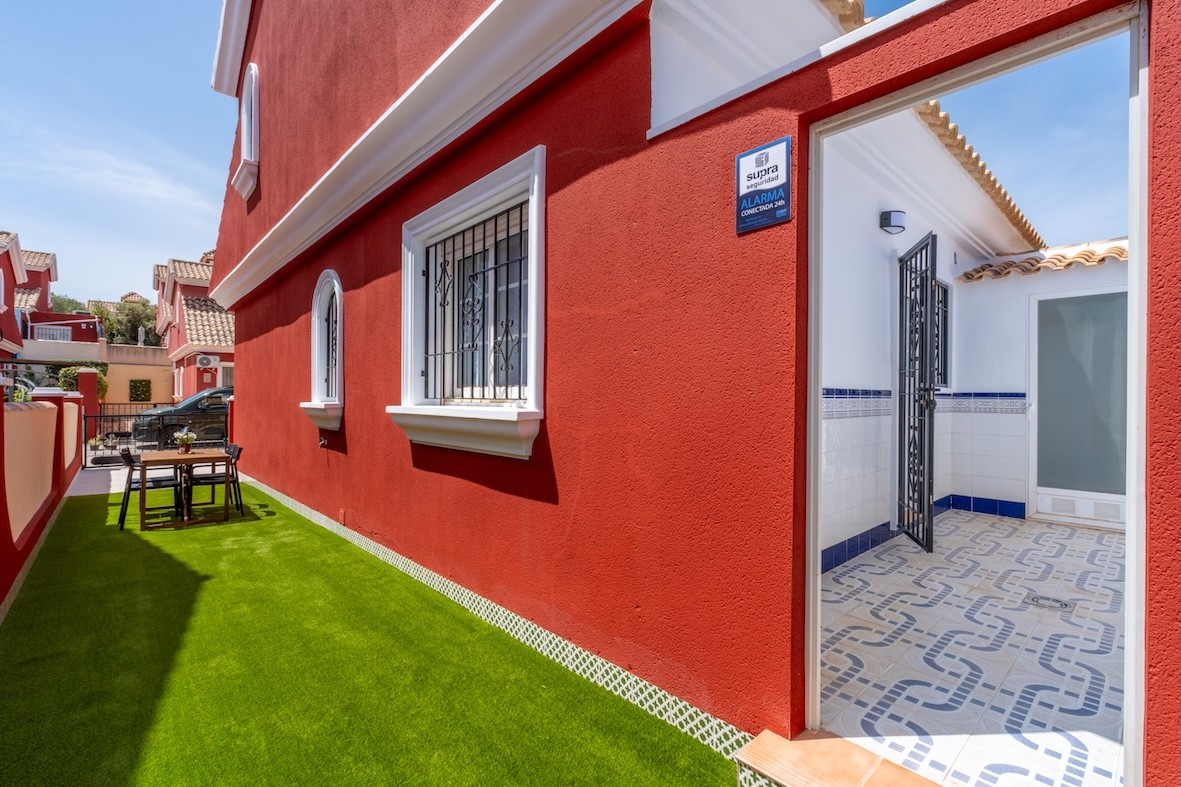 Se vende Villa - Chalet de 3 dormitorios en Costa Blanca, Alicante, España