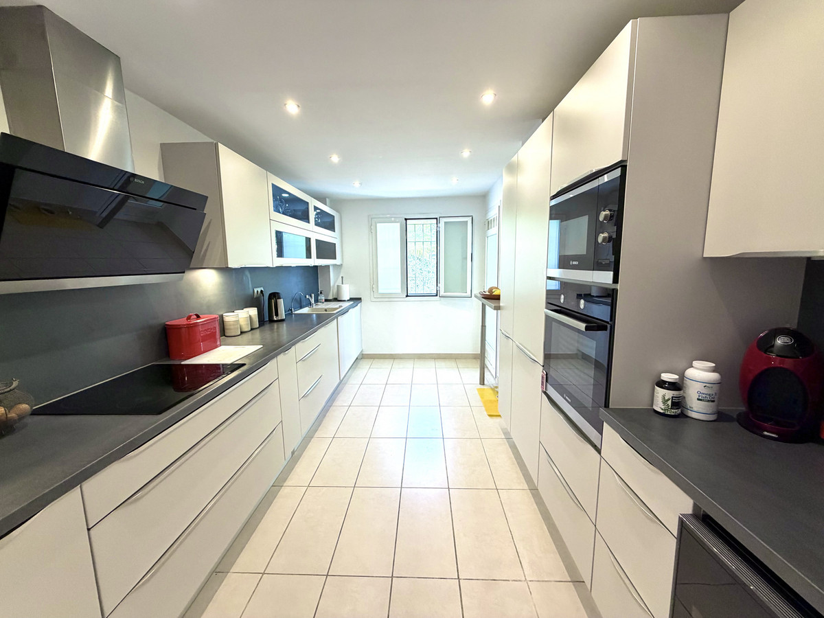 Se vende Apartamento Planta Media de 3 dormitorios en Costa Del Sol, Málaga, España