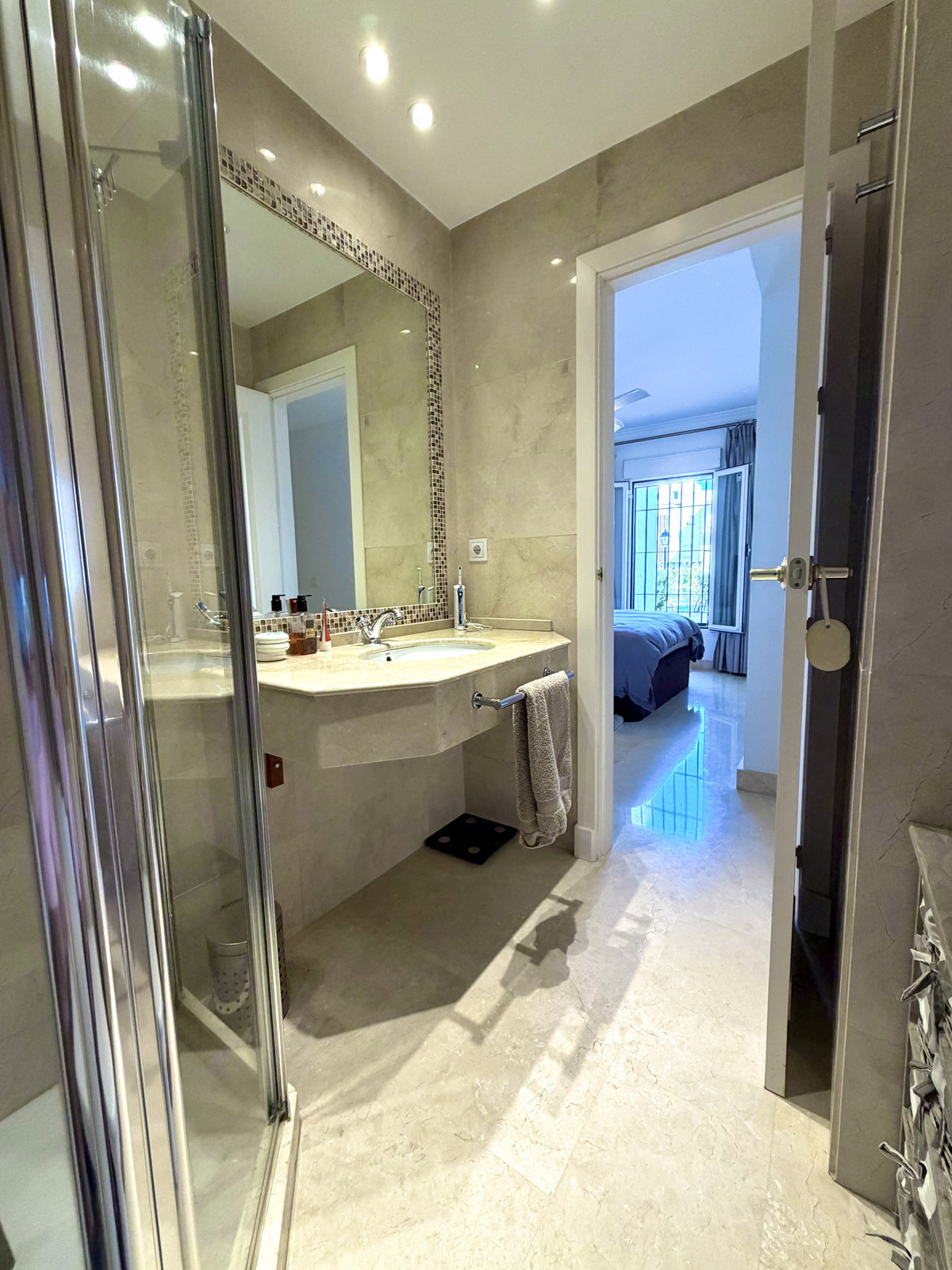 Se vende Apartamento Planta Media de 3 dormitorios en Costa Del Sol, Málaga, España