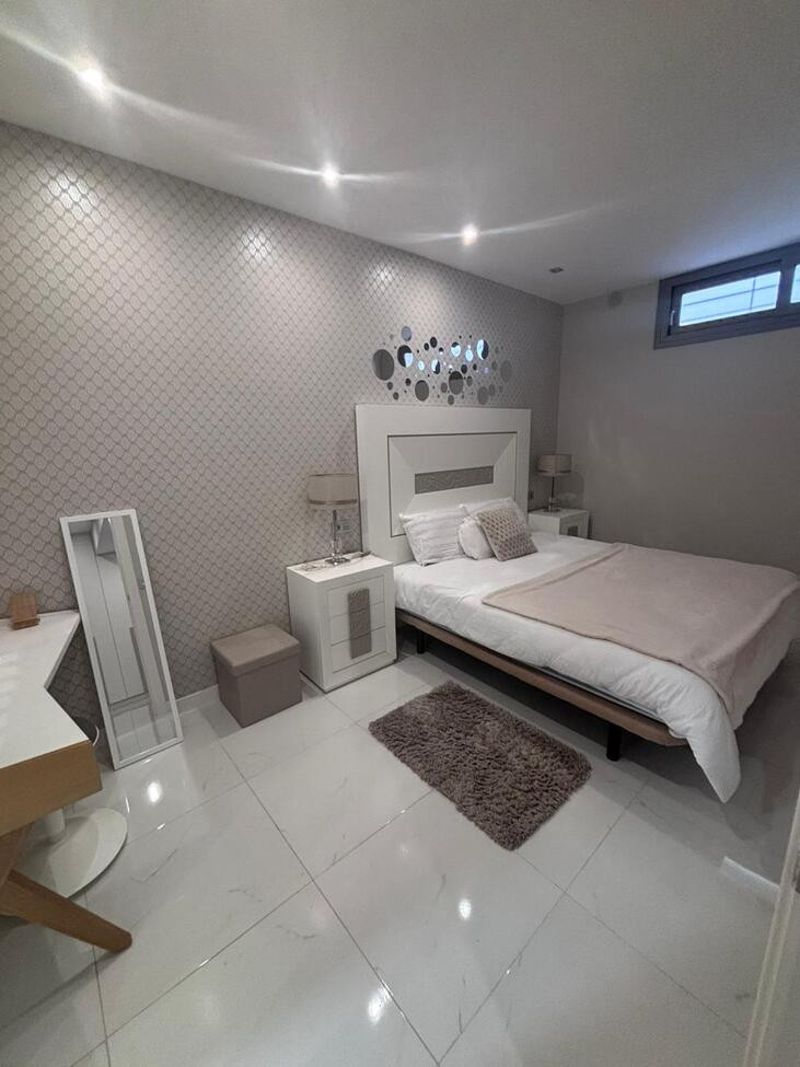 Se vende Villa - Chalet de 5 dormitorios en Costa Blanca, Alicante, España