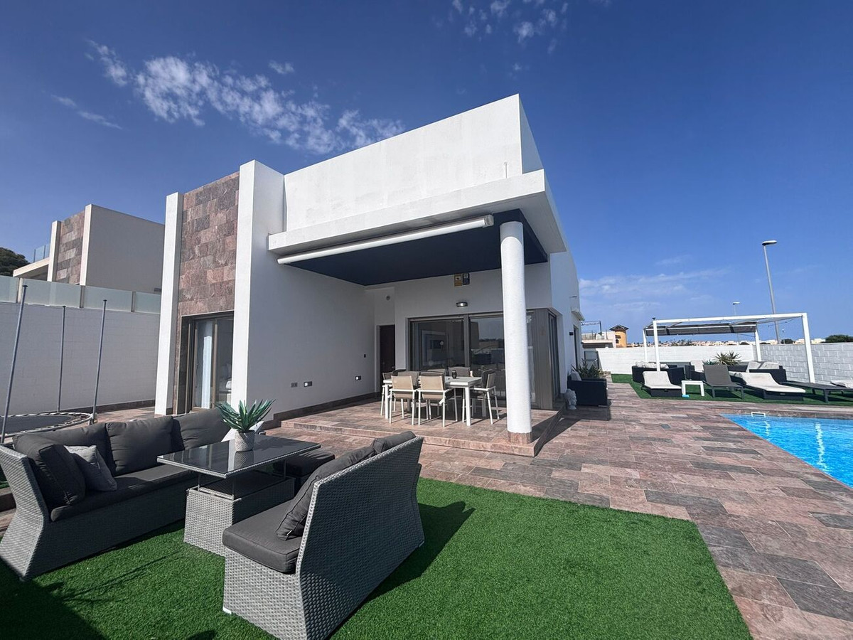 Se vende Villa - Chalet de 5 dormitorios en Costa Blanca, Alicante, España