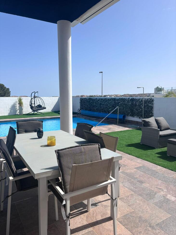 Se vende Villa - Chalet de 5 dormitorios en Costa Blanca, Alicante, España