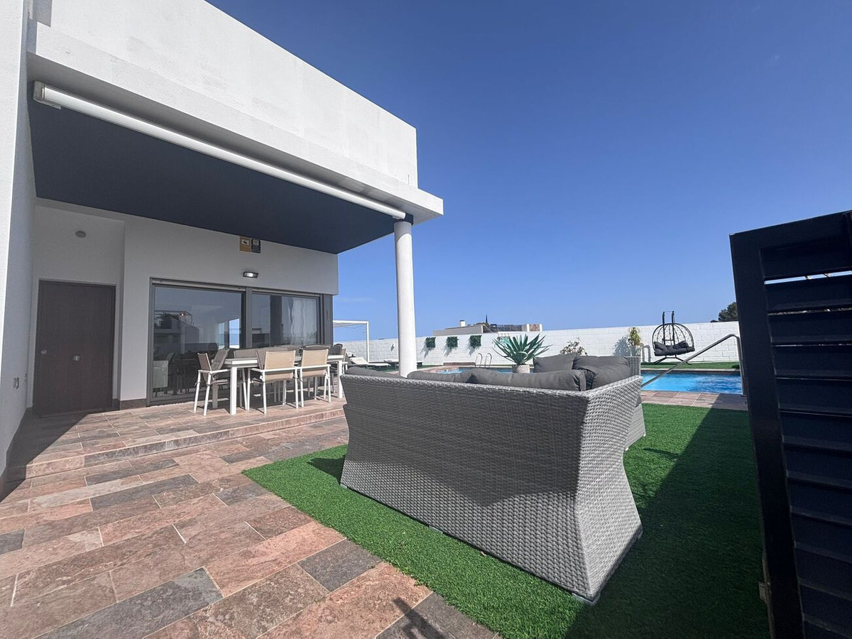 Se vende Villa - Chalet de 5 dormitorios en Costa Blanca, Alicante, España