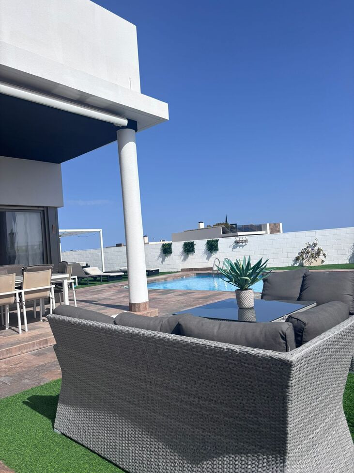 Se vende Villa - Chalet de 5 dormitorios en Costa Blanca, Alicante, España