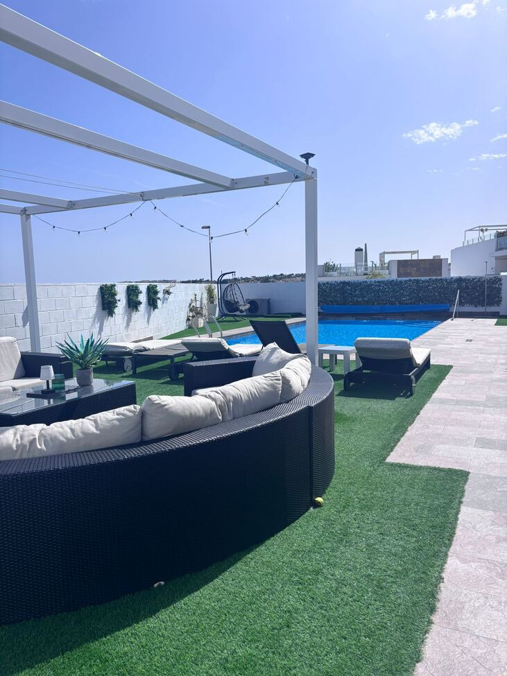 Se vende Villa - Chalet de 5 dormitorios en Costa Blanca, Alicante, España