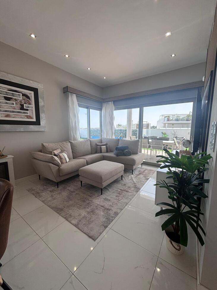 Se vende Villa - Chalet de 5 dormitorios en Costa Blanca, Alicante, España