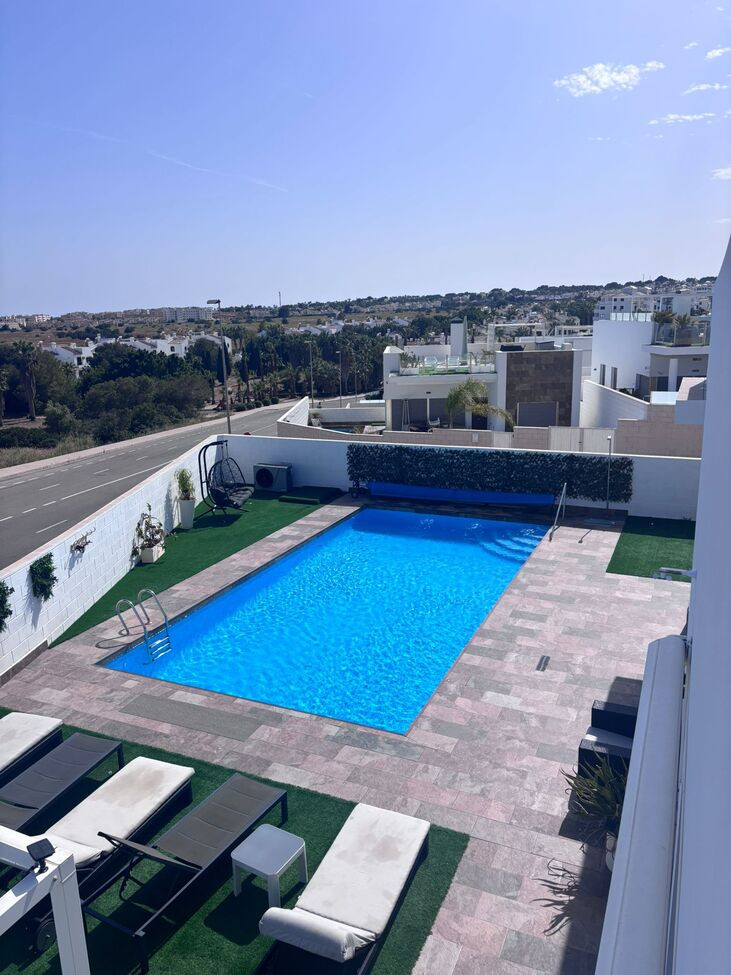 Se vende Villa - Chalet de 5 dormitorios en Costa Blanca, Alicante, España