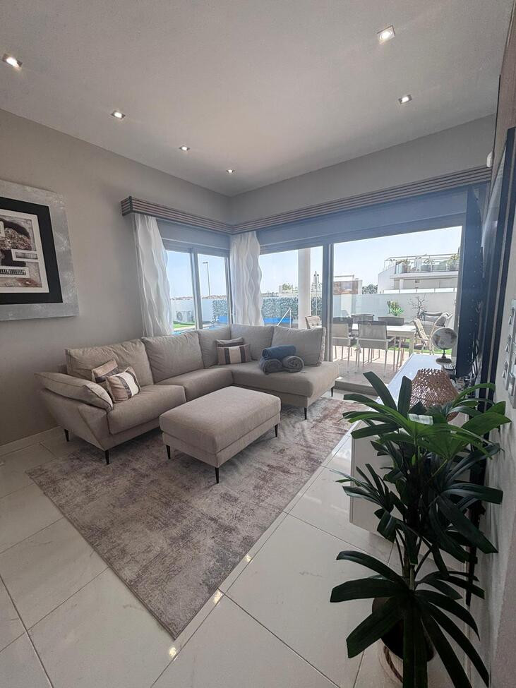 Se vende Villa - Chalet de 5 dormitorios en Costa Blanca, Alicante, España