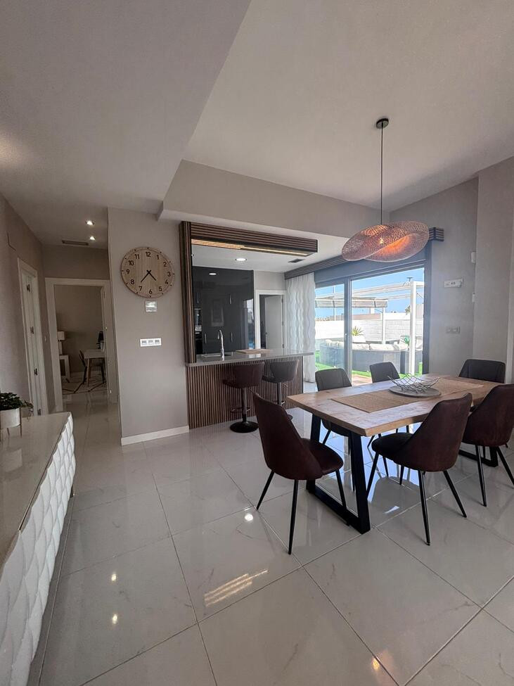 Se vende Villa - Chalet de 5 dormitorios en Costa Blanca, Alicante, España