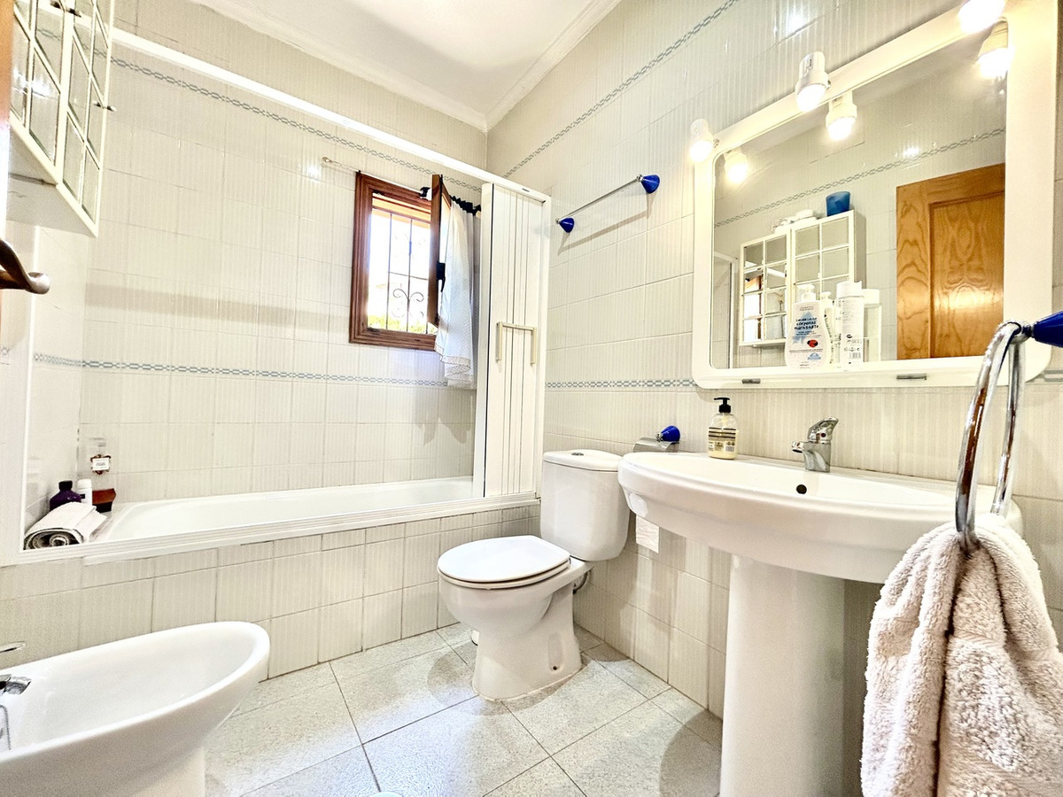 Se vende Villa - Chalet de 3 dormitorios en Costa Blanca, Alicante, España