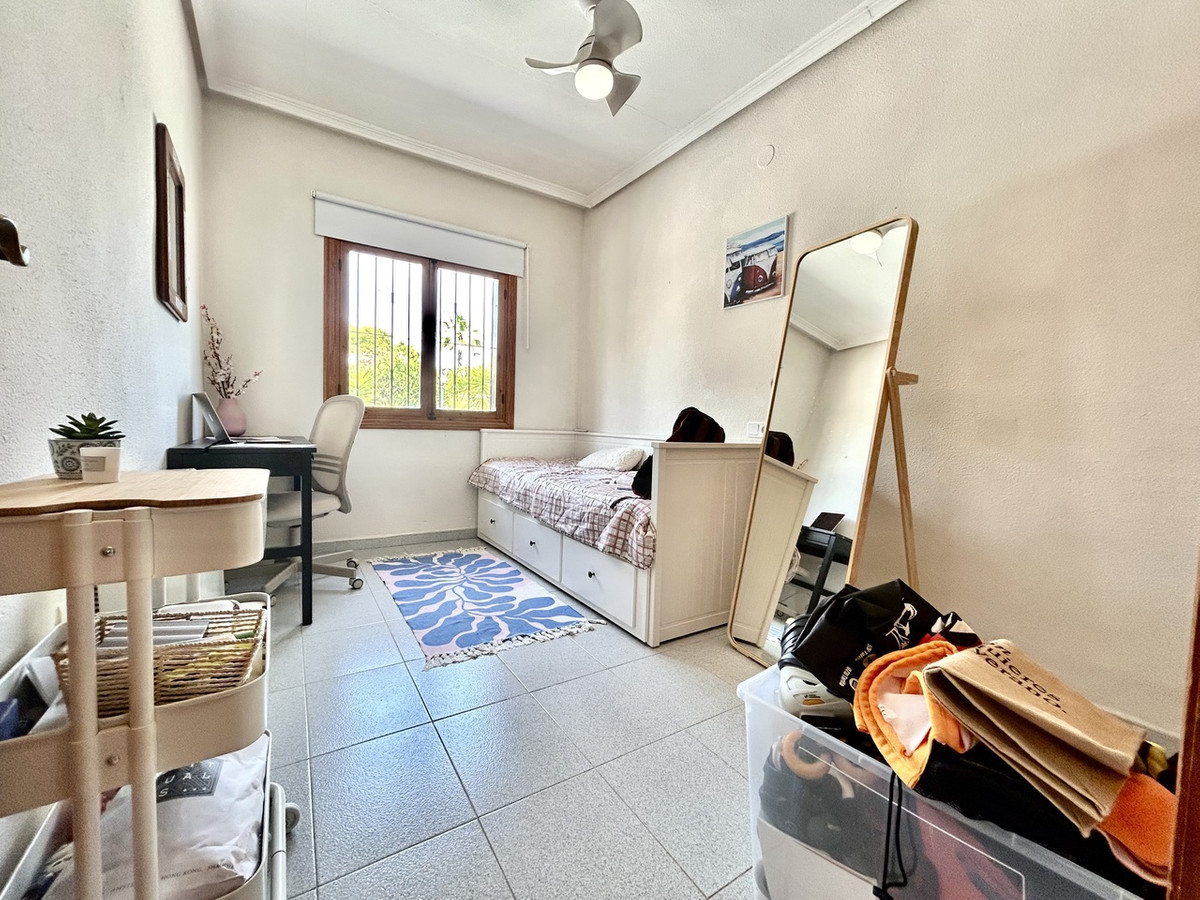 Se vende Villa - Chalet de 3 dormitorios en Costa Blanca, Alicante, España