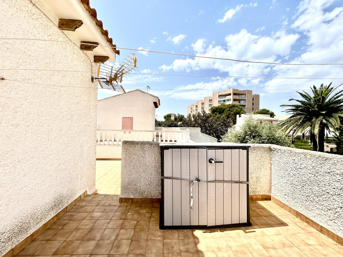 Se vende Villa - Chalet de 3 dormitorios en Costa Blanca, Alicante, España