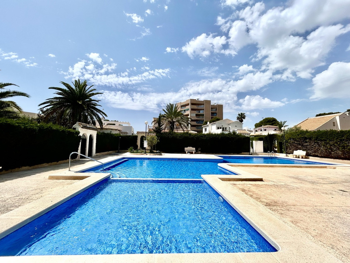 Se vende Villa - Chalet de 3 dormitorios en Costa Blanca, Alicante, España