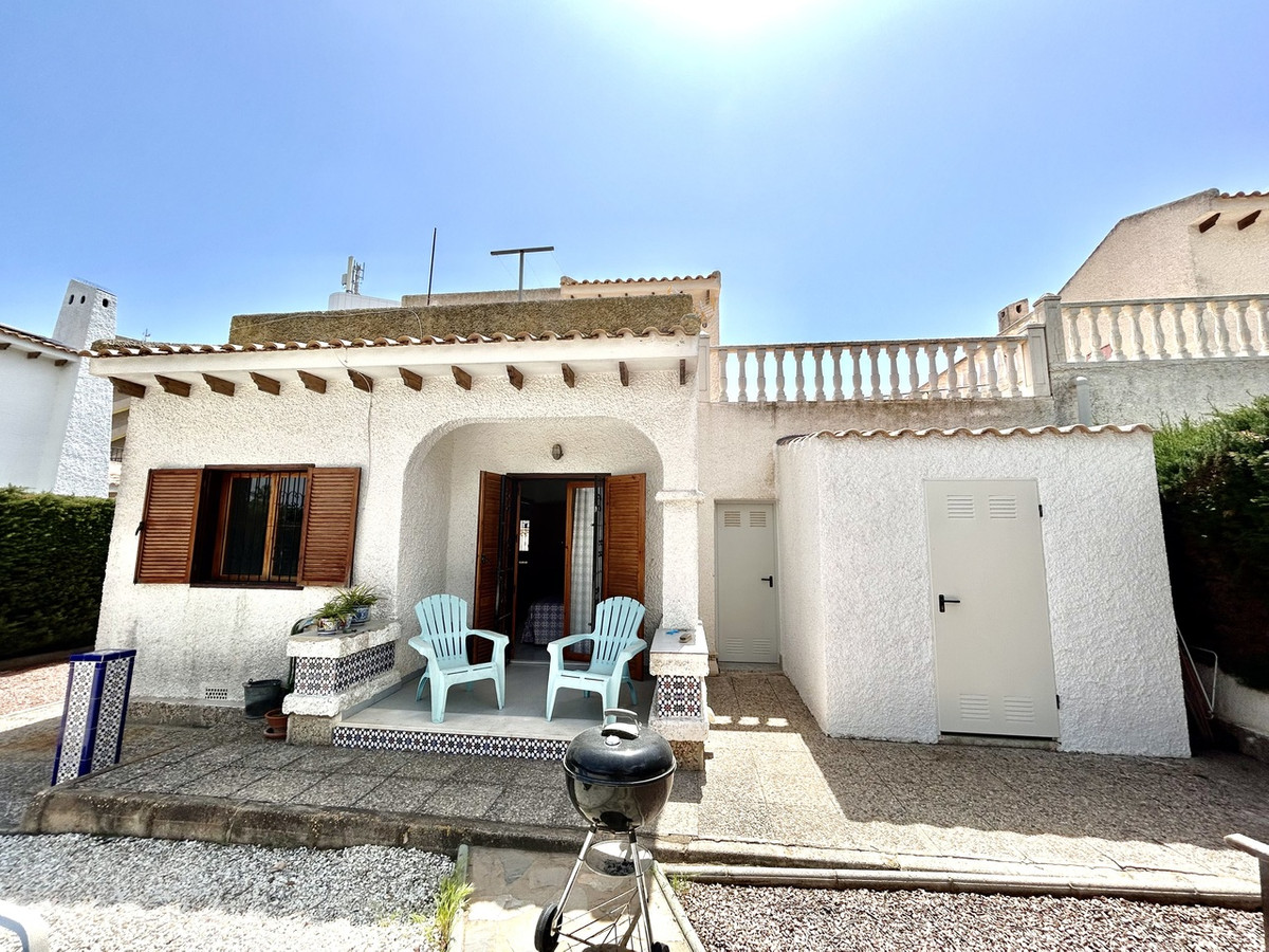Se vende Villa - Chalet de 3 dormitorios en Costa Blanca, Alicante, España