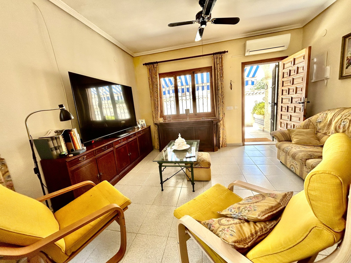 Se vende Villa - Chalet de 3 dormitorios en Costa Blanca, Alicante, España