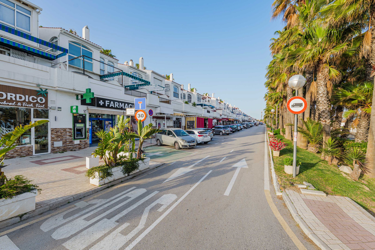 Se vende Apartamento Planta Media de 2 dormitorios en Costa Del Sol, Málaga, España