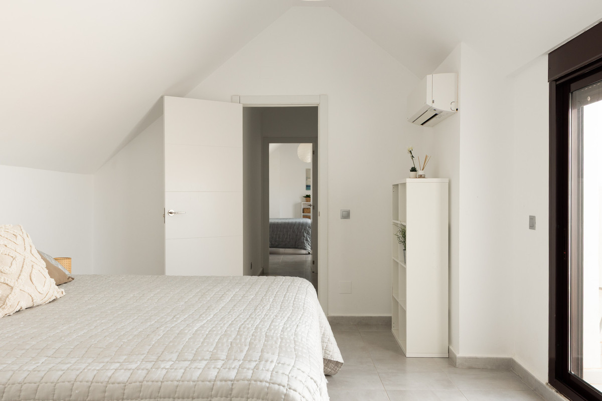 4 Bed Apartment for sale in Nueva Andalucía Costa Del Sol, Málaga, Spain
