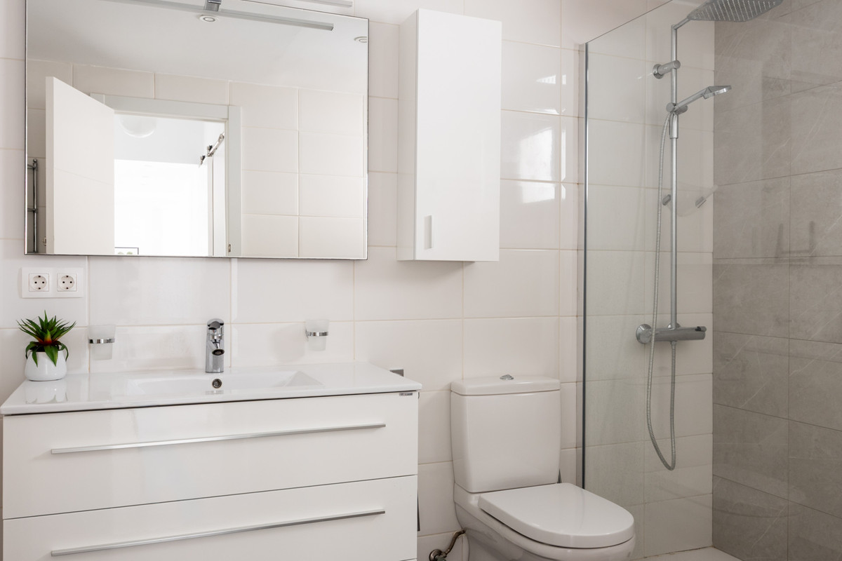 4 Bed Apartment for sale in Nueva Andalucía Costa Del Sol, Málaga, Spain