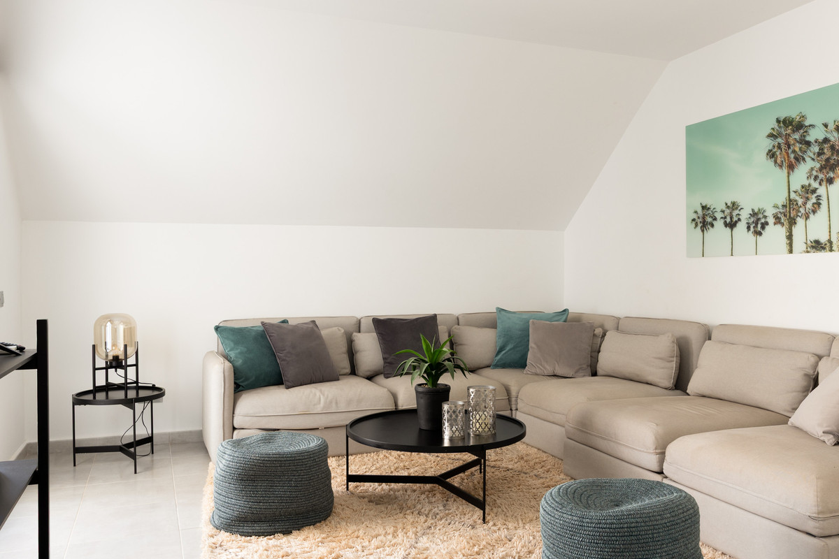 4 Bed Apartment for sale in Nueva Andalucía Costa Del Sol, Málaga, Spain