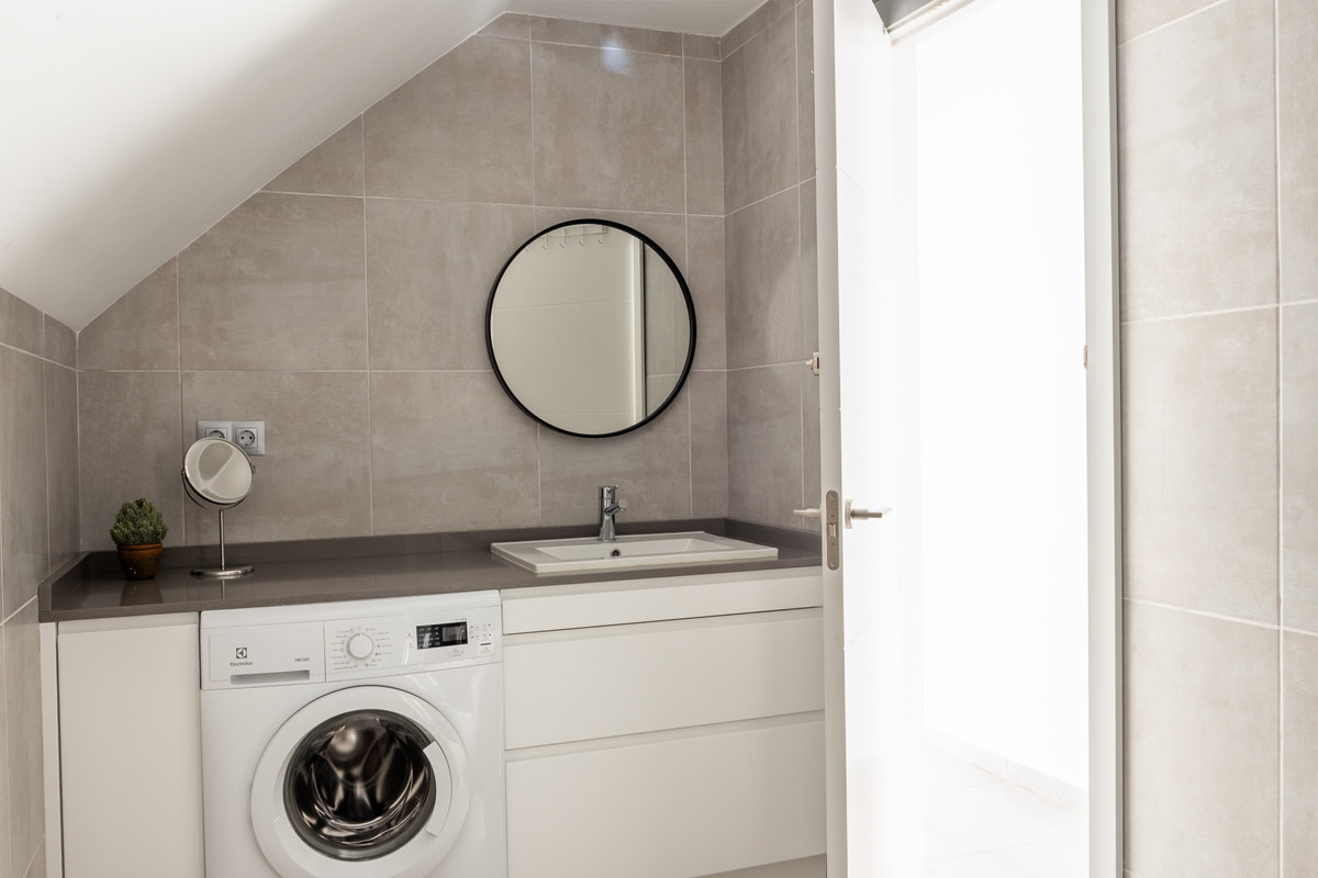 4 Bed Apartment for sale in Nueva Andalucía Costa Del Sol, Málaga, Spain