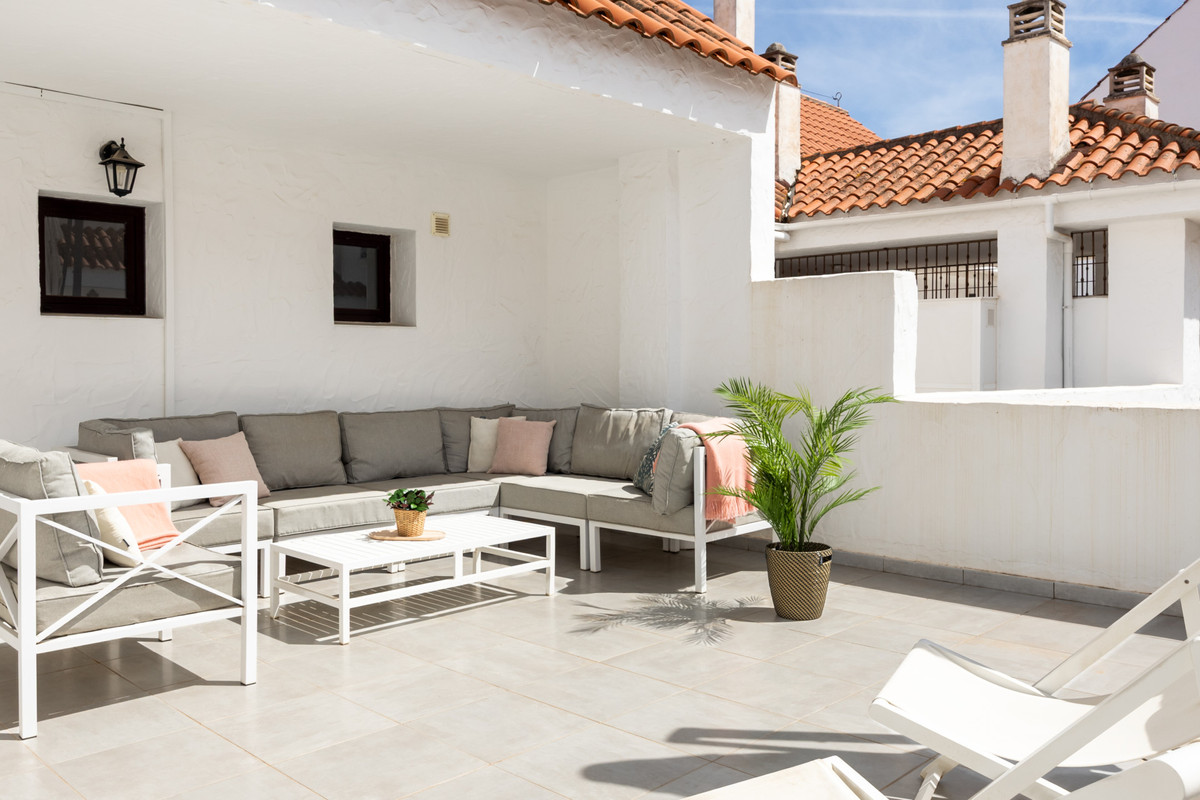 4 Bed Apartment for sale in Nueva Andalucía Costa Del Sol, Málaga, Spain