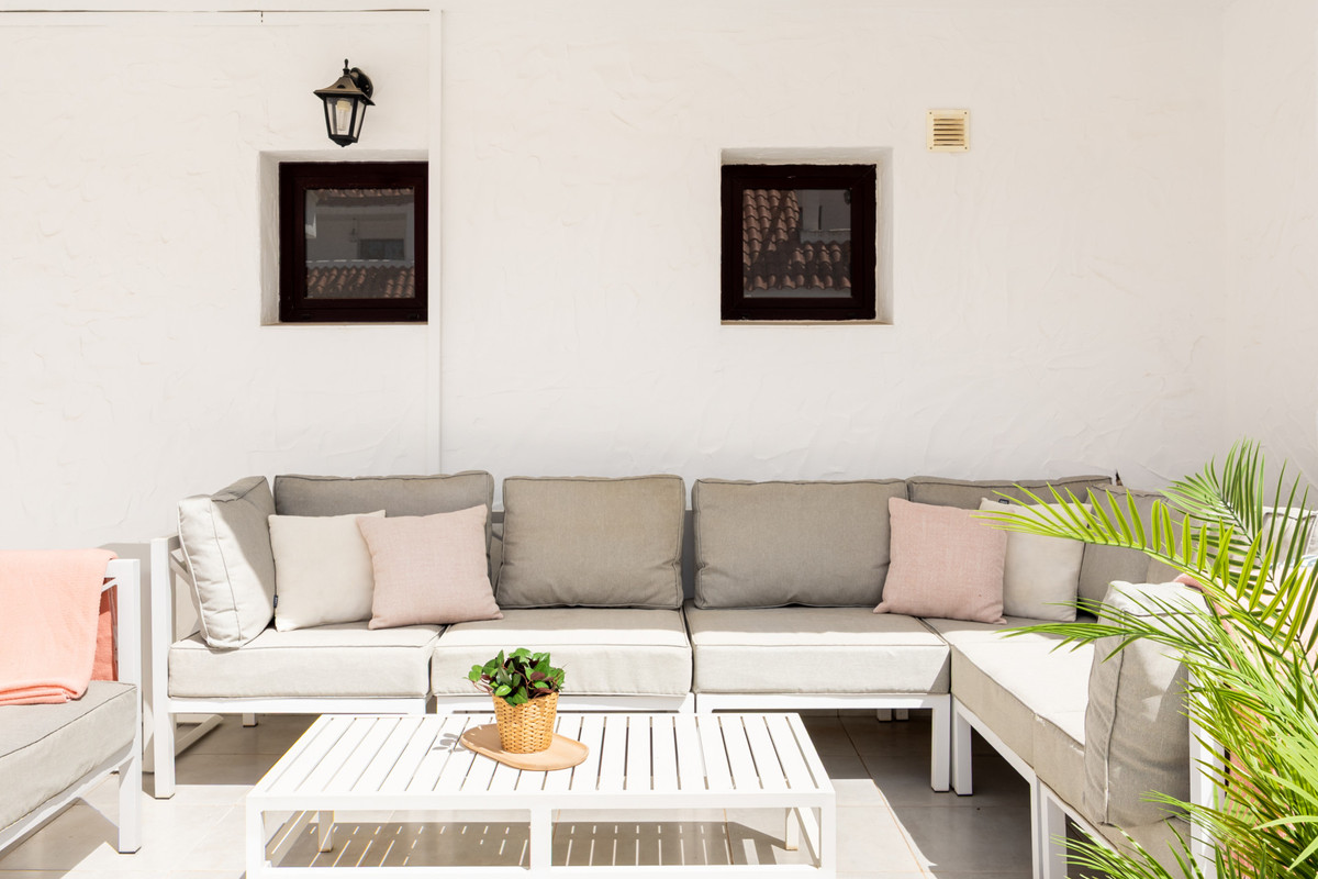 4 Bed Apartment for sale in Nueva Andalucía Costa Del Sol, Málaga, Spain