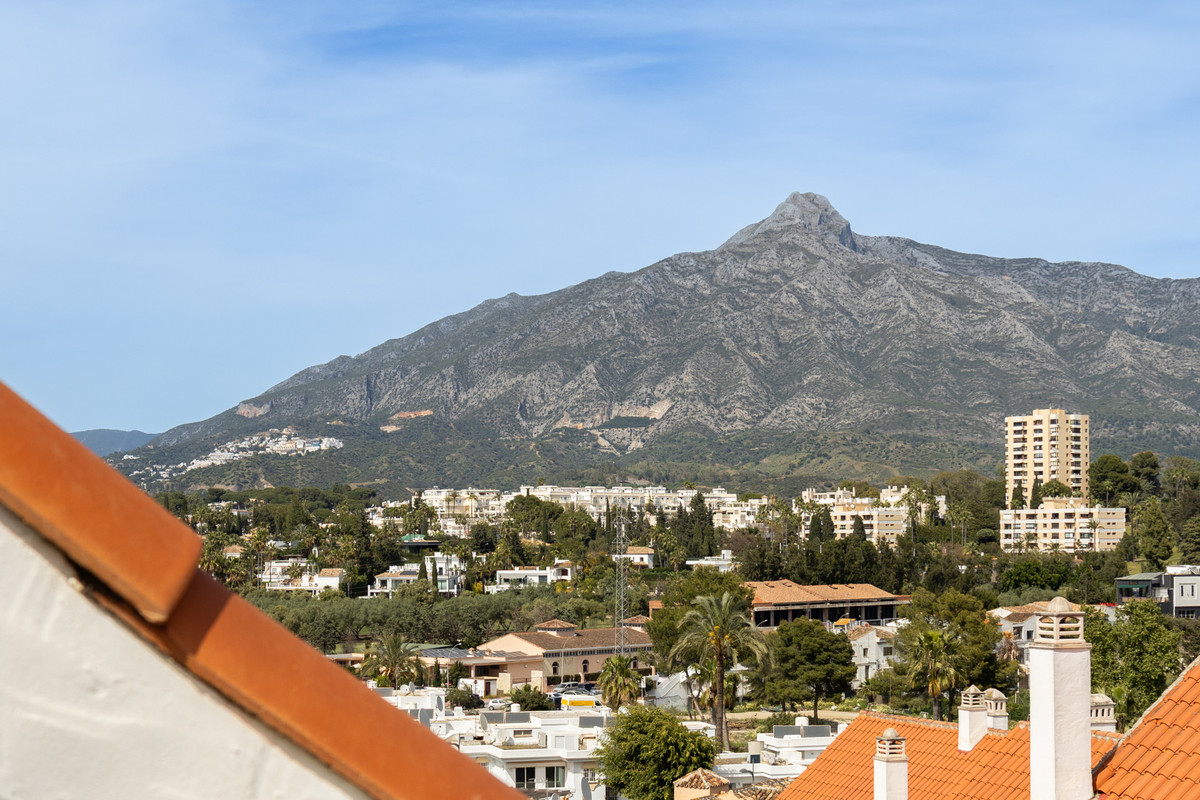 4 Bed Apartment for sale in Nueva Andalucía Costa Del Sol, Málaga, Spain