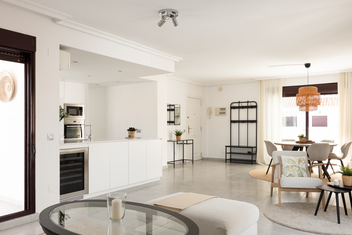 4 Bed Apartment for sale in Nueva Andalucía Costa Del Sol, Málaga, Spain