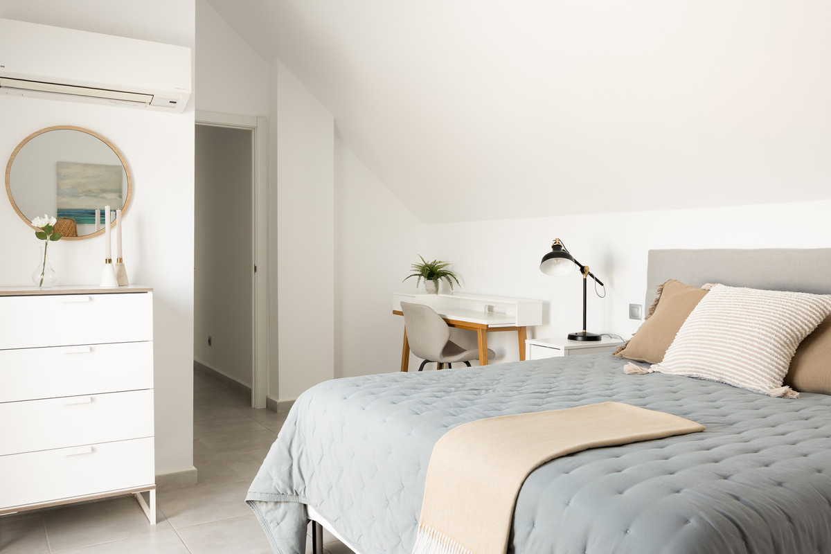 4 Bed Apartment for sale in Nueva Andalucía Costa Del Sol, Málaga, Spain