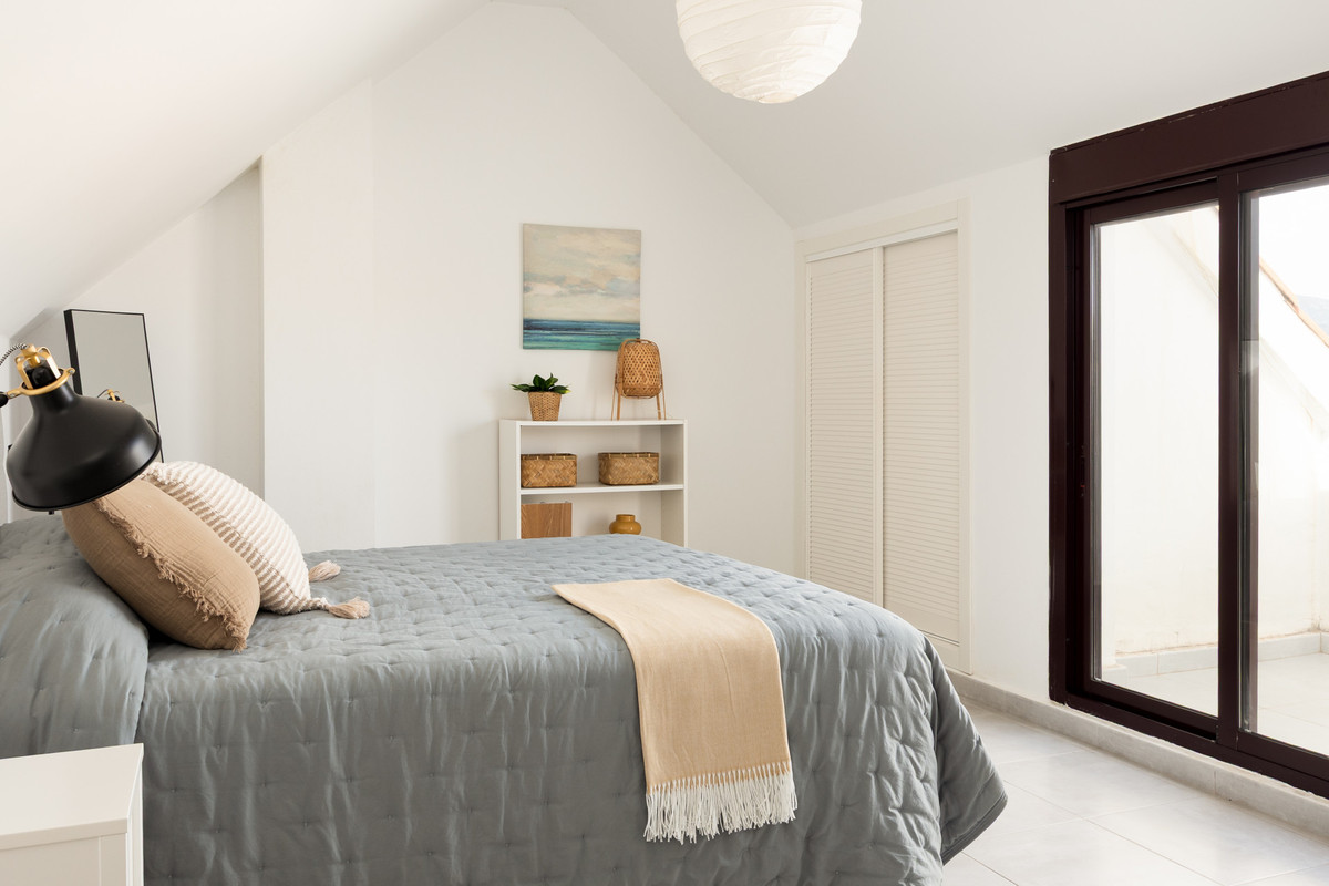 4 Bed Apartment for sale in Nueva Andalucía Costa Del Sol, Málaga, Spain