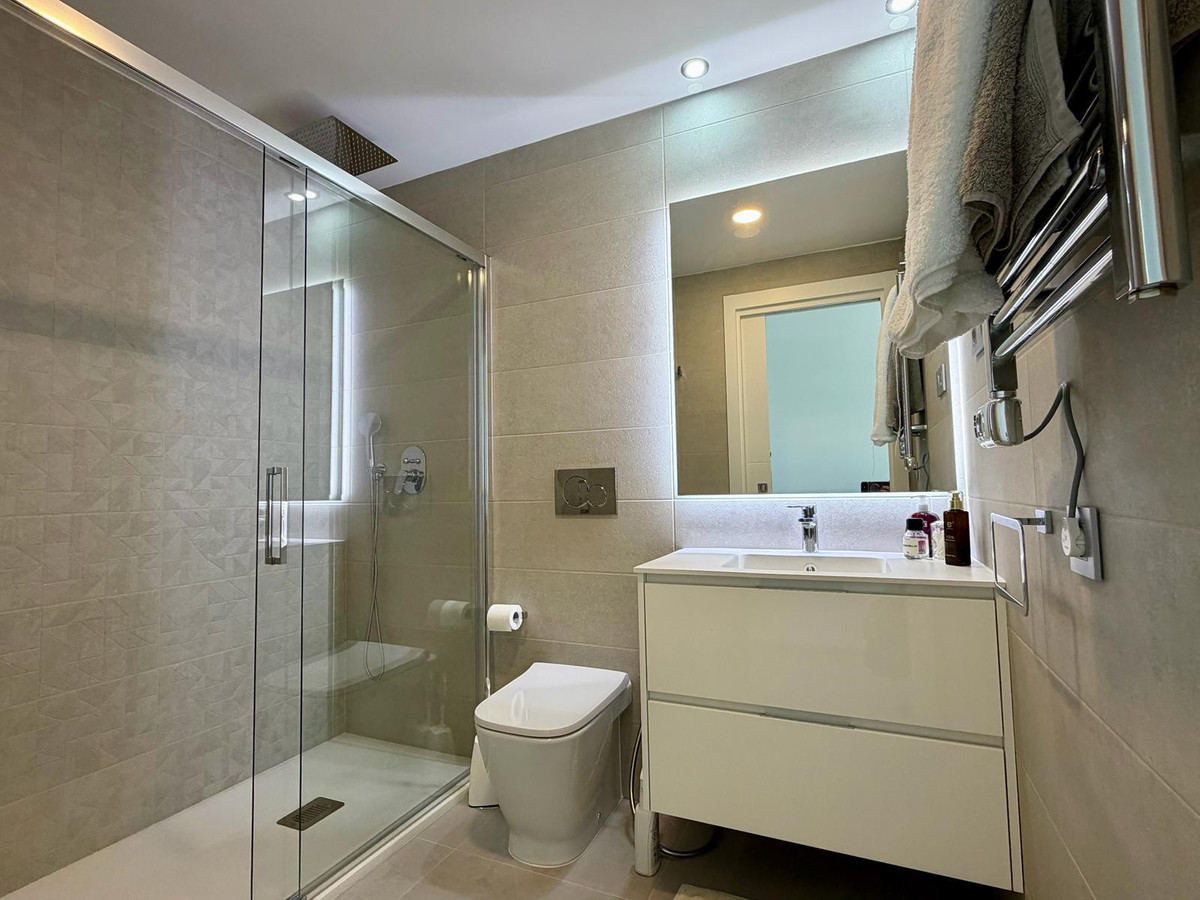 Se vende Apartamento Planta Media de 2 dormitorios en Costa Blanca, Alicante, España