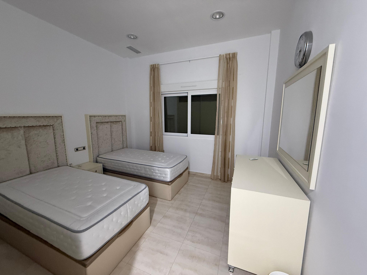 Se vende Villa - Chalet de 4 dormitorios en Costa Blanca, Alicante, España