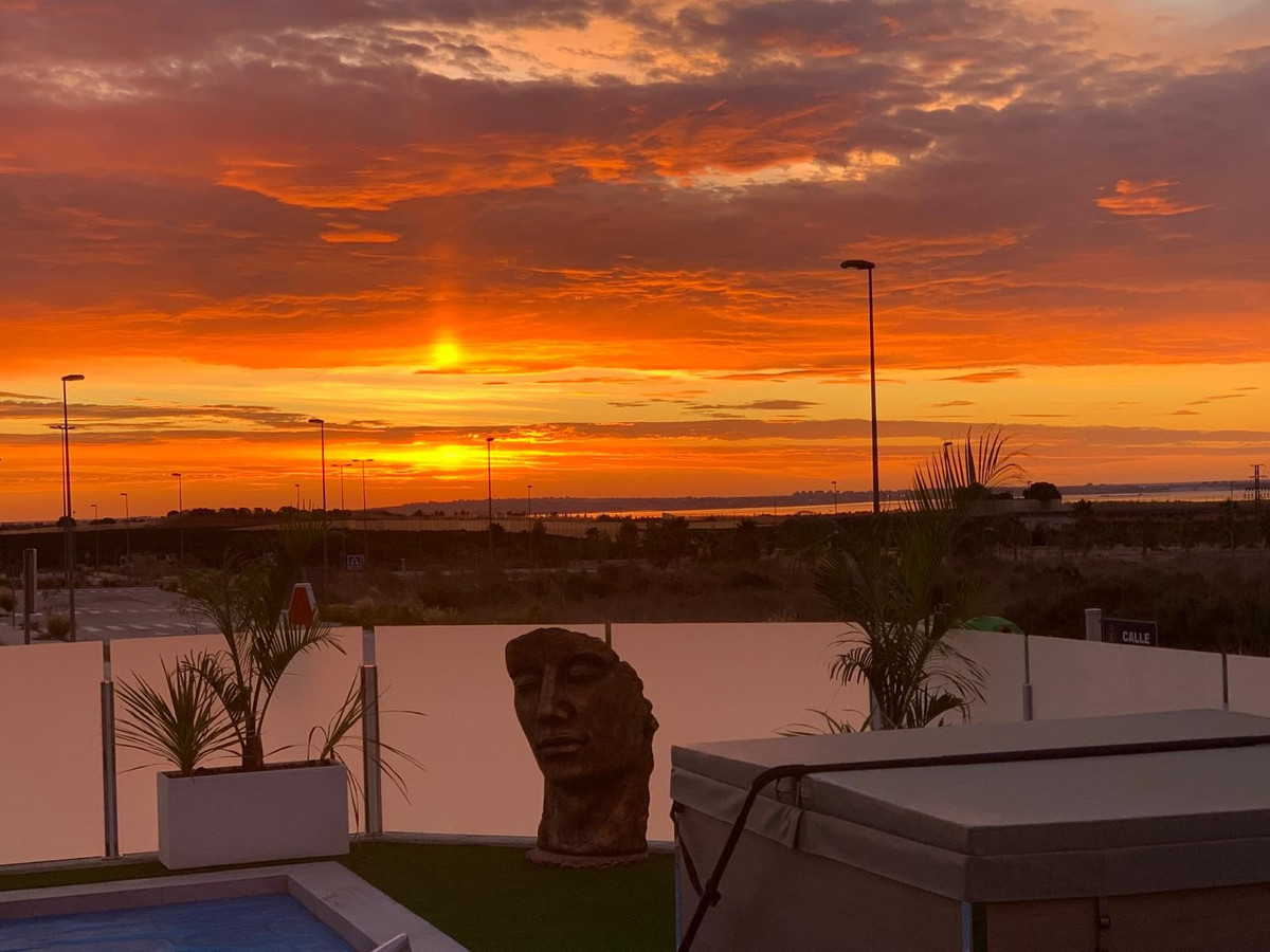 Se vende Villa - Chalet de 3 dormitorios en Costa Blanca, Alicante, España