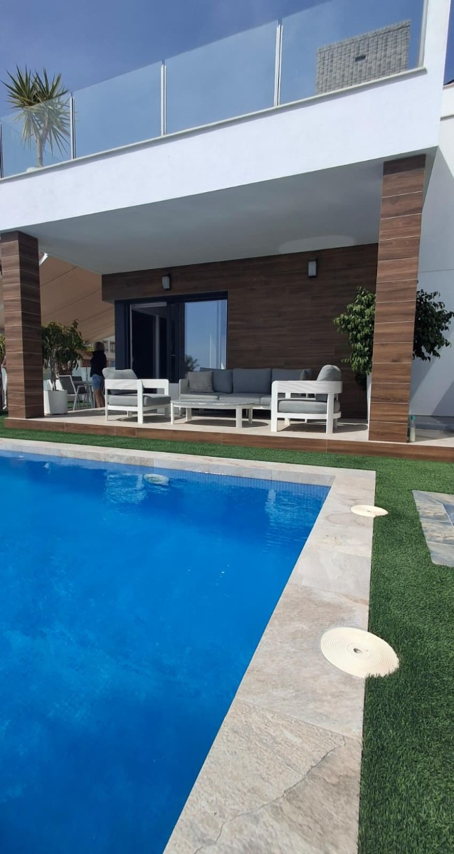 Se vende Villa - Chalet de 3 dormitorios en Costa Blanca, Alicante, España