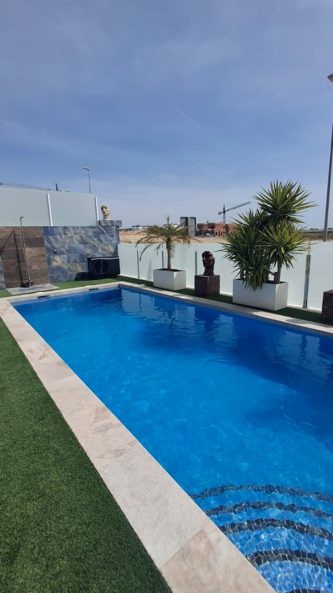 Se vende Villa - Chalet de 3 dormitorios en Costa Blanca, Alicante, España