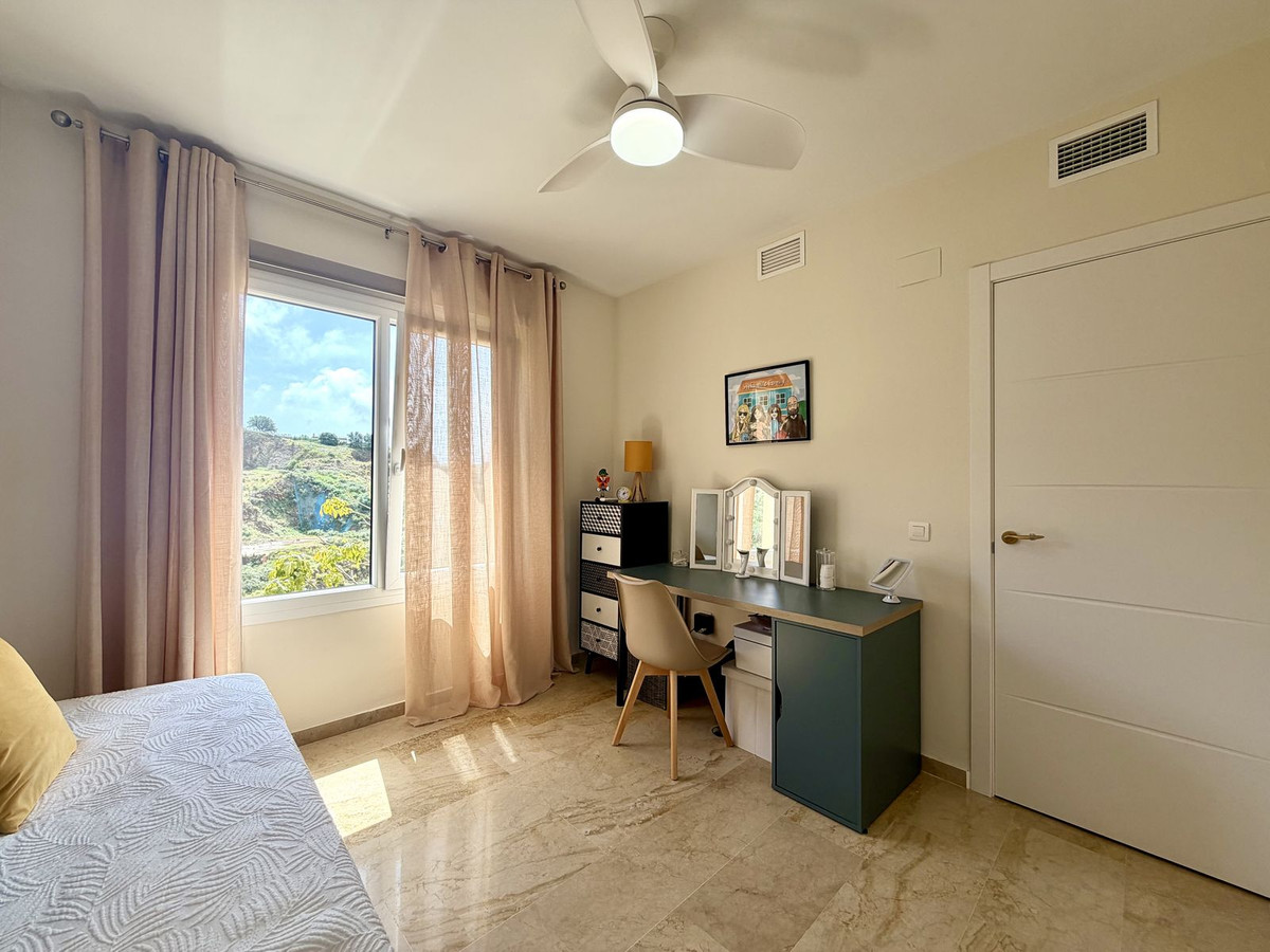 Se vende Apartamento Planta Media de 3 dormitorios en Costa Del Sol, Málaga, España