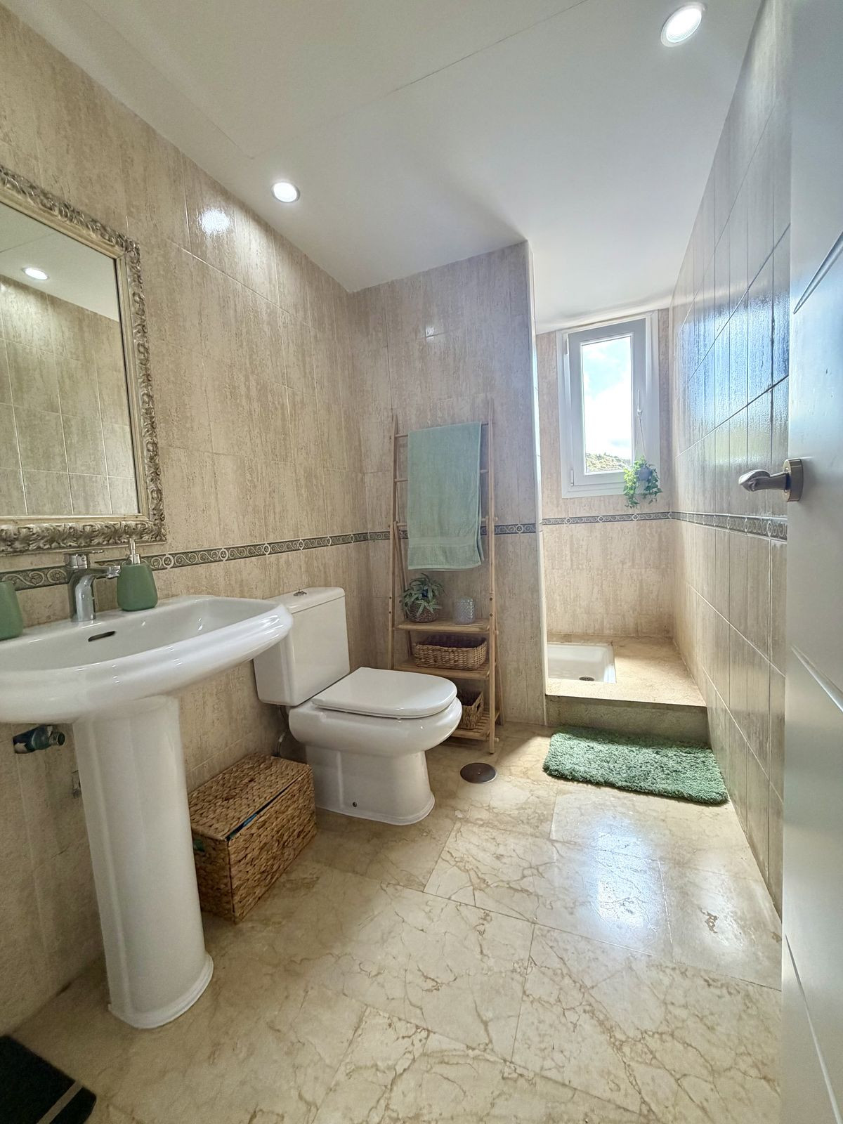 Se vende Apartamento Planta Media de 3 dormitorios en Costa Del Sol, Málaga, España