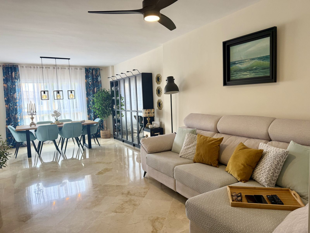 Se vende Apartamento Planta Media de 3 dormitorios en Costa Del Sol, Málaga, España